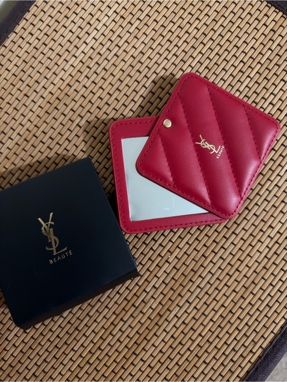 Saint Laurent Quilted Red Compact makeup Mirror - Picture 4 of 4